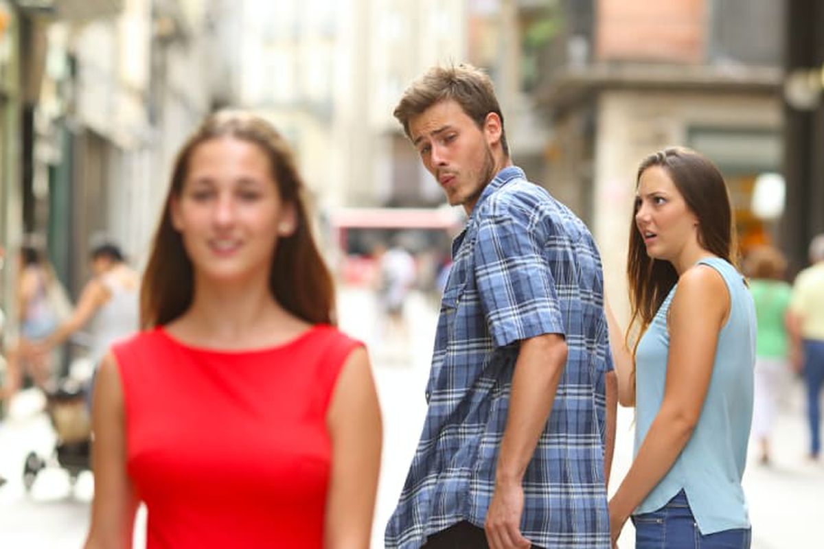 Distracted Boyfriend meme about Inokim